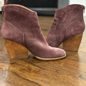 Kork-Ease Burgandy Suede Booties | Size 7.5